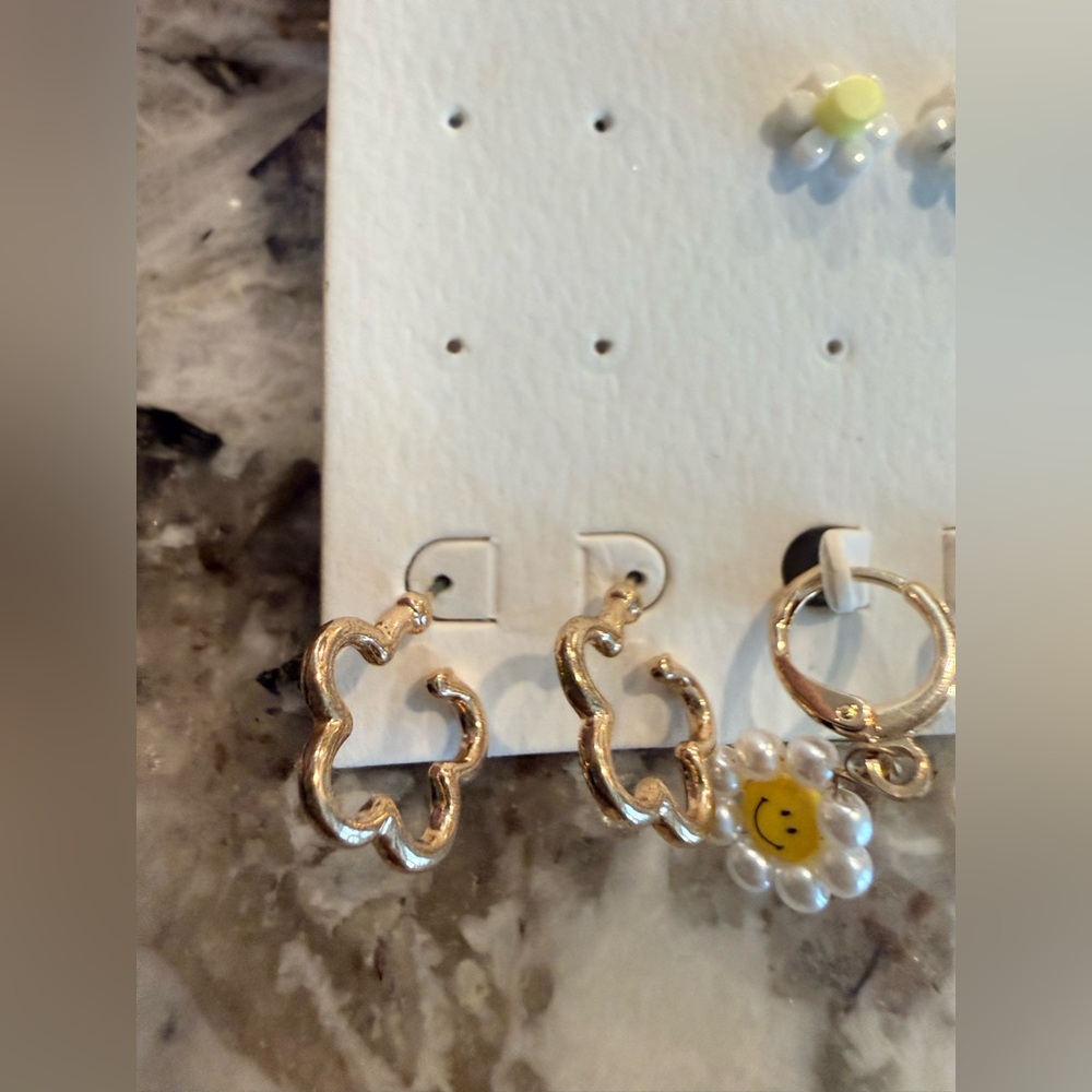 American Eagle Assorted Earring Spring Set - Picture 3 of 6